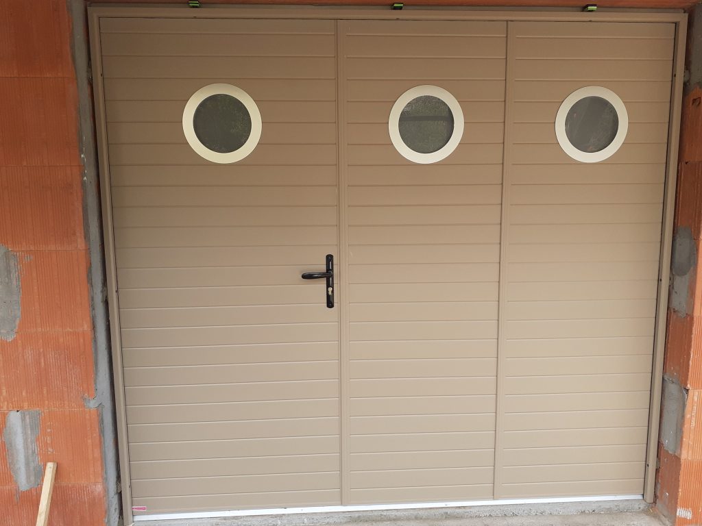 Garage porte battante en aluminium
